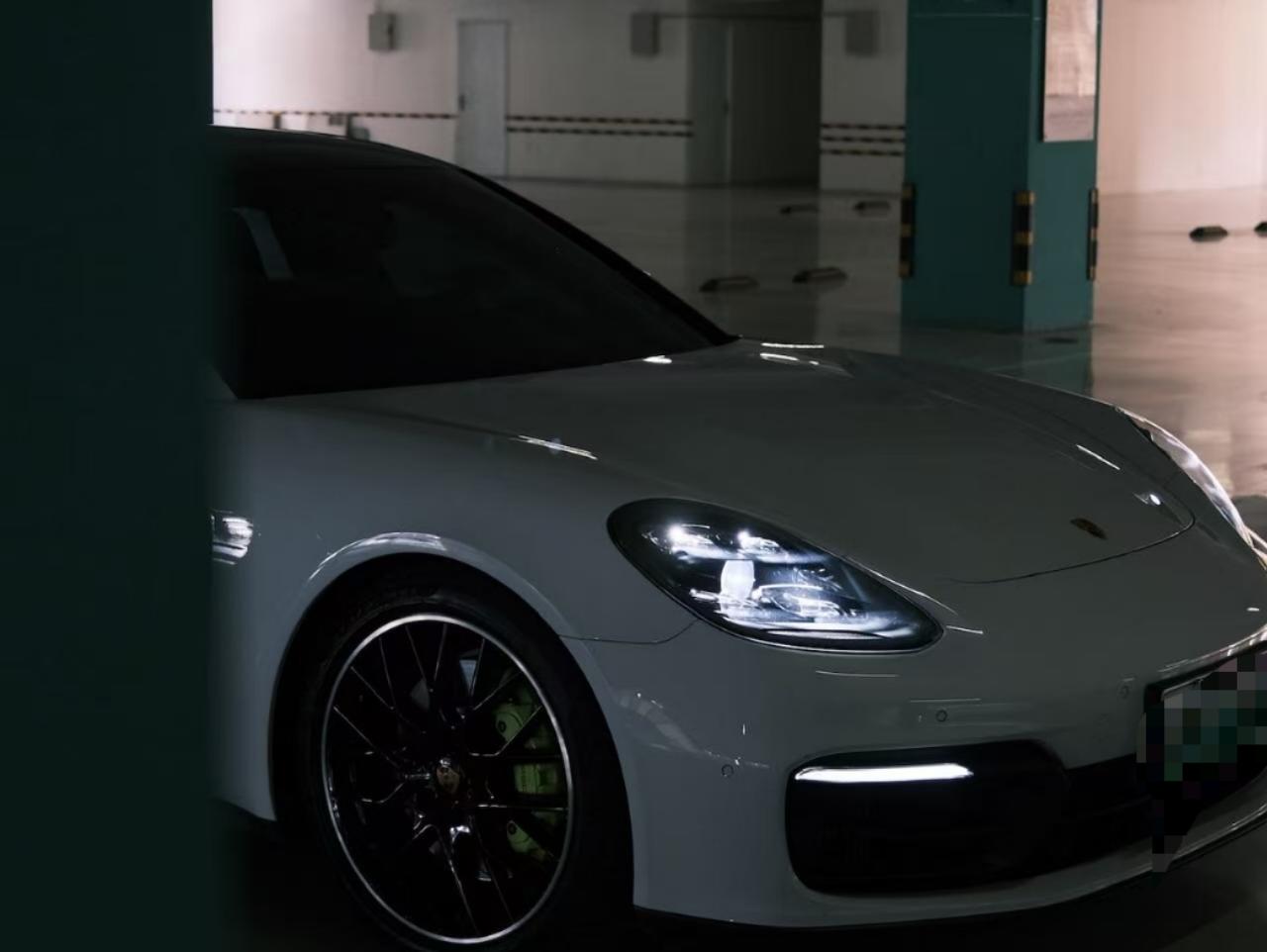 二手保时捷 Panamera 细花白/红色 2022款 Panamera 4 Sport Turismo 2.9T