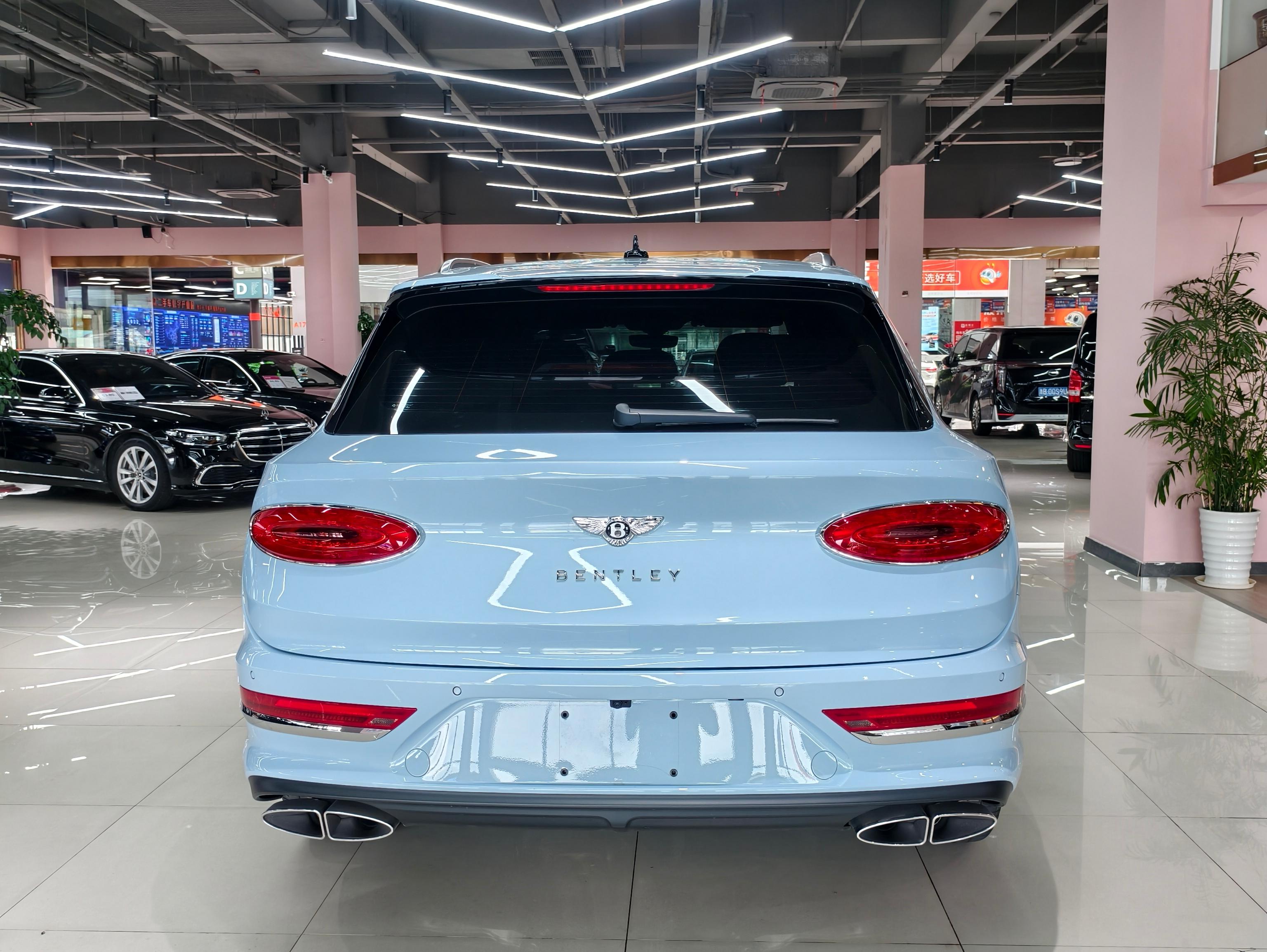 二手宾利 添越 炫蓝/热刺红 2022款 4.0T V8
