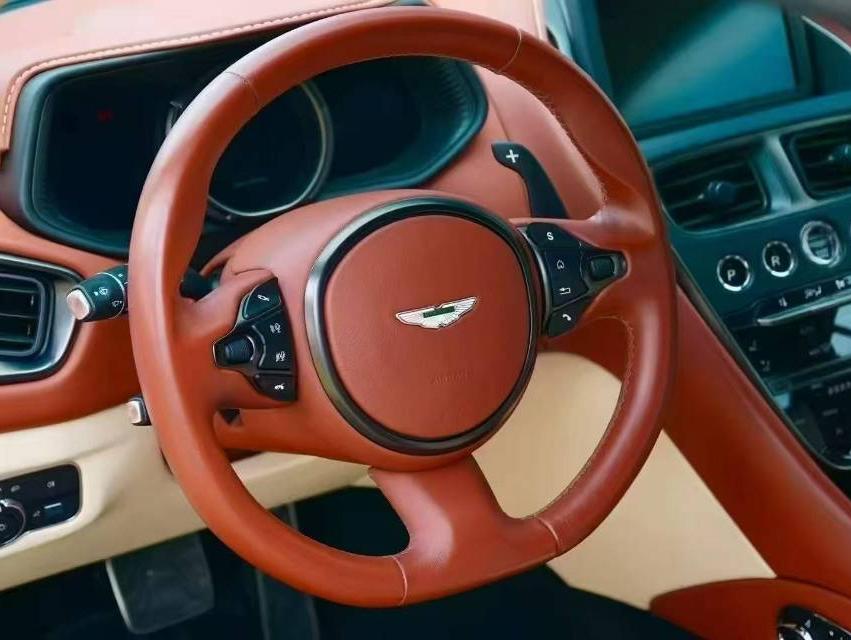 二手阿斯顿·马丁 DB11 蓝色/白/红双拼 2020款 4.0T V8 Coupe