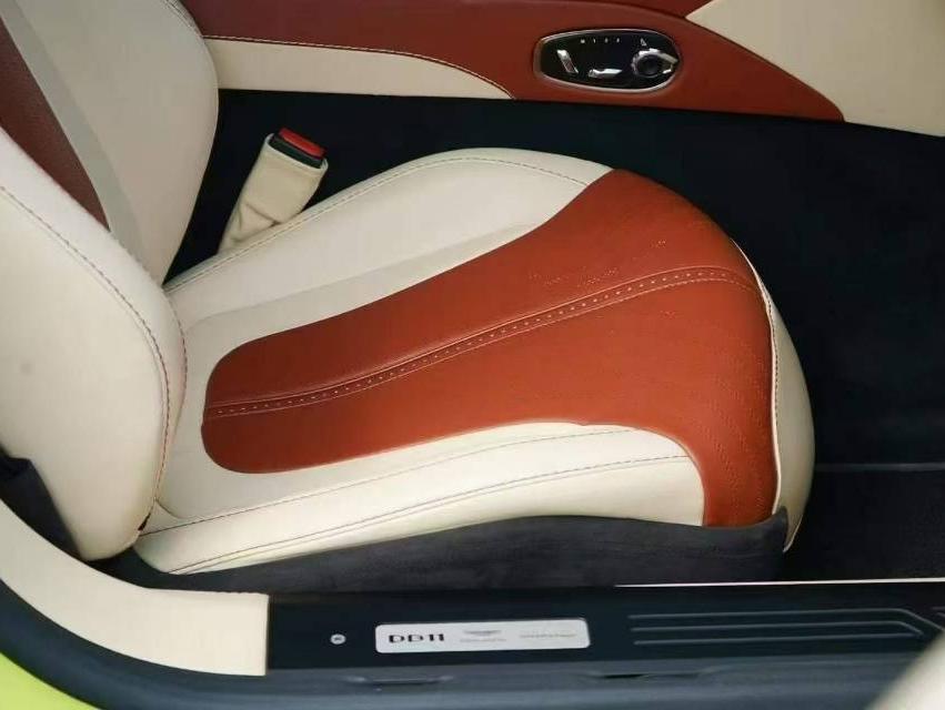 二手阿斯顿·马丁 DB11 蓝色/白/红双拼 2020款 4.0T V8 Coupe