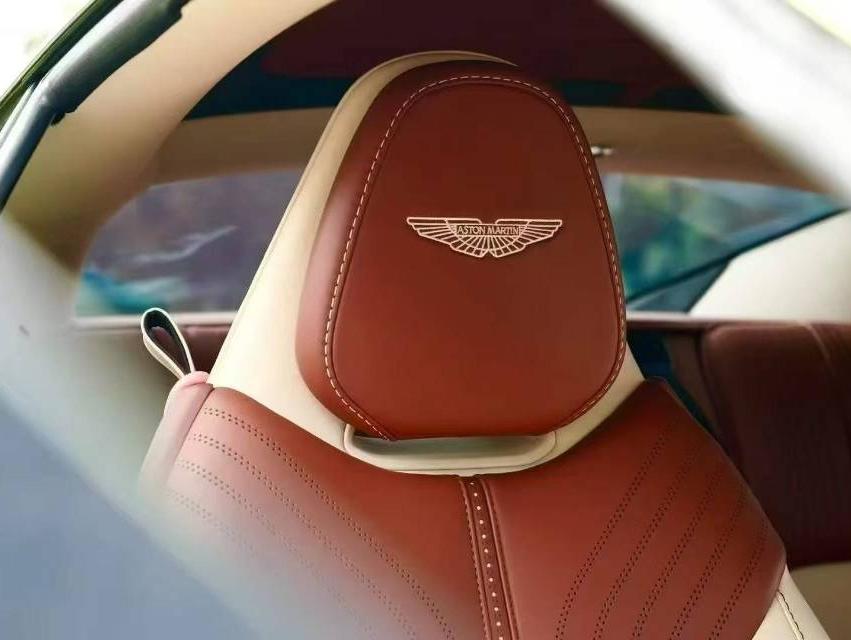 二手阿斯顿·马丁 DB11 蓝色/白/红双拼 2020款 4.0T V8 Coupe
