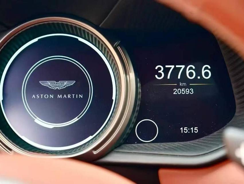 二手阿斯顿·马丁 DB11 蓝色/白/红双拼 2020款 4.0T V8 Coupe