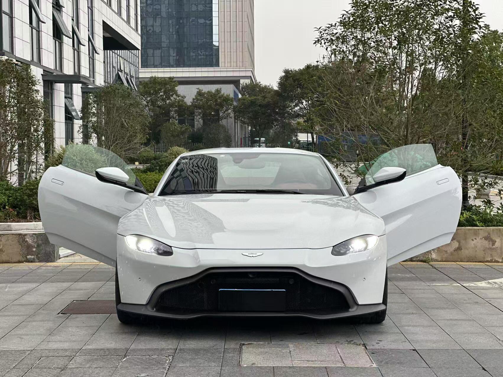 二手阿斯顿·马丁 V8 Vantage 白色/红色 2020款 4.0T V8 Coupe