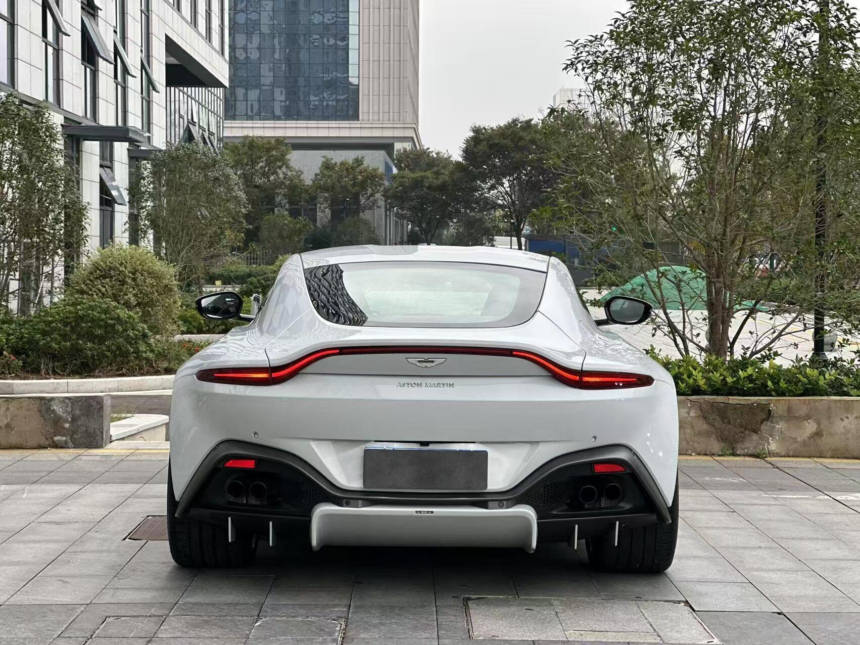 二手阿斯顿·马丁 V8 Vantage 白色/红色 2020款 4.0T V8 Coupe