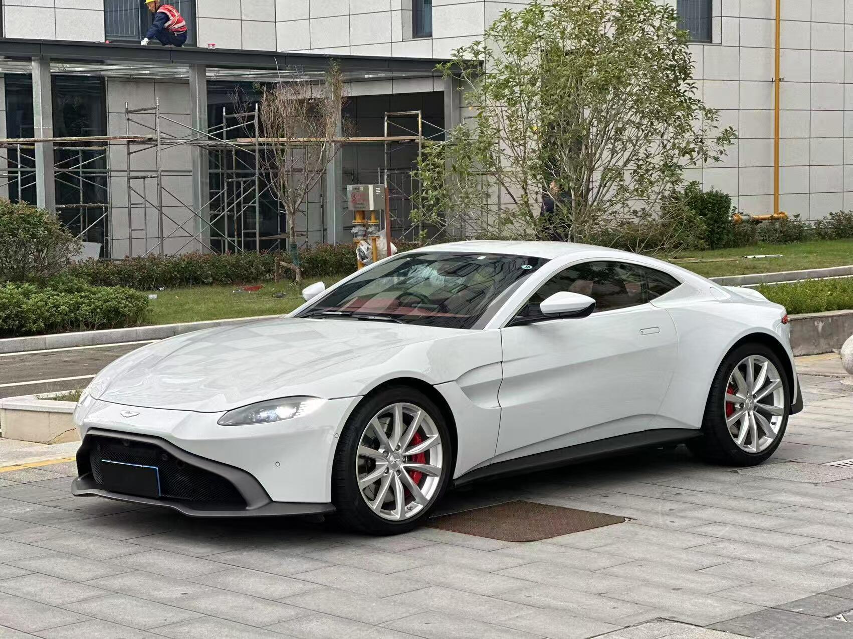 二手阿斯顿·马丁 V8 Vantage 白色/红色 2020款 4.0T V8 Coupe
