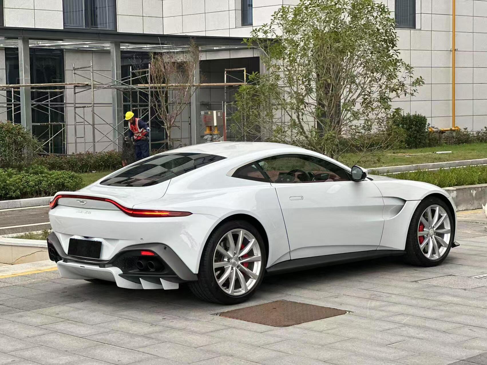 二手阿斯顿·马丁 V8 Vantage 白色/红色 2020款 4.0T V8 Coupe
