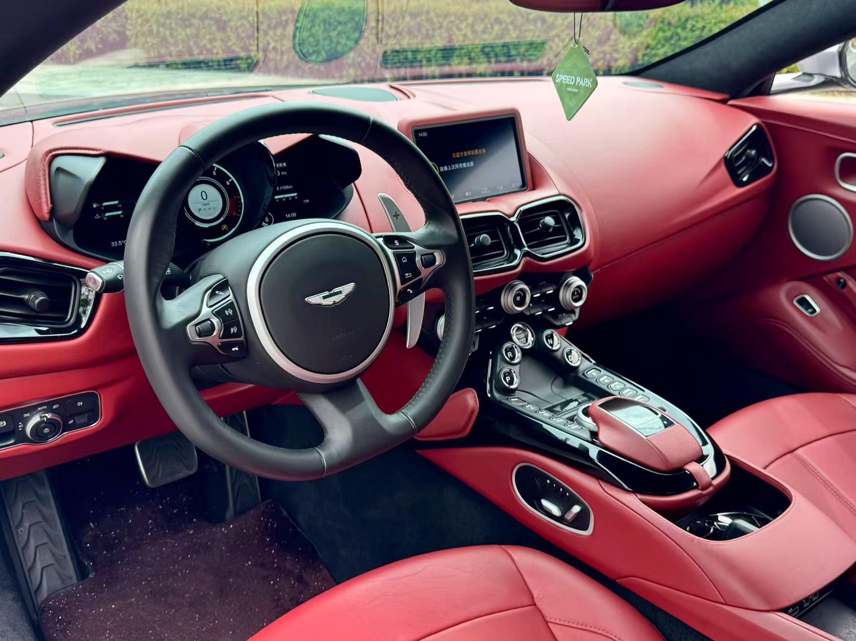 二手阿斯顿·马丁 V8 Vantage 白色/红色 2020款 4.0T V8 Coupe