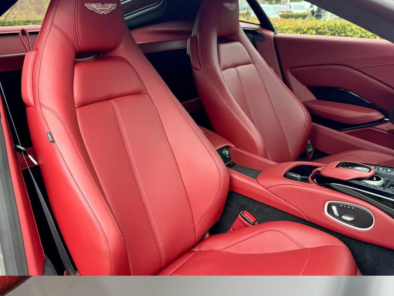 二手阿斯顿·马丁 V8 Vantage 白色/红色 2020款 4.0T V8 Coupe