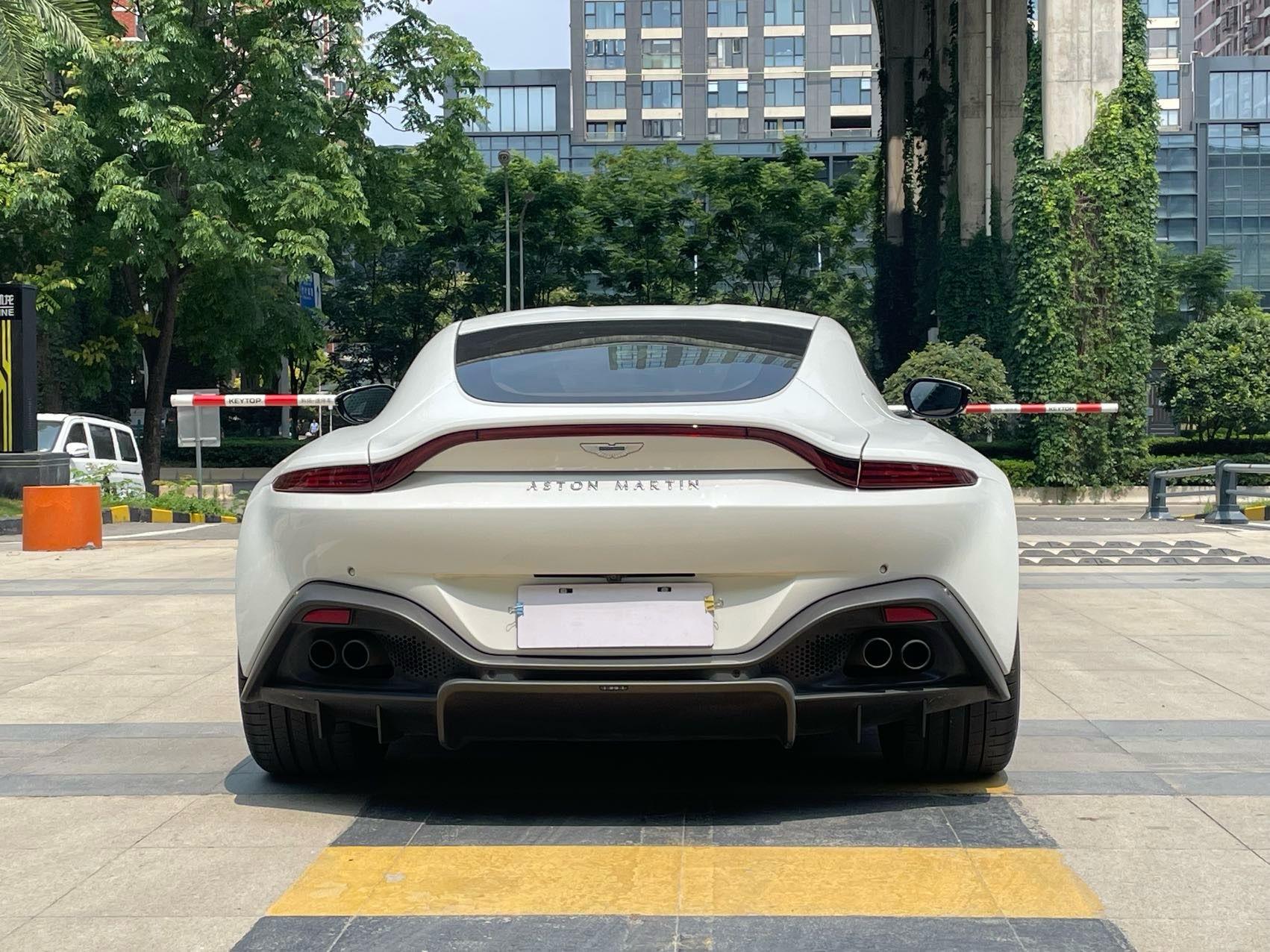 二手阿斯顿·马丁 V8 Vantage 白色/红色 2022款 4.0T V8 Coupe