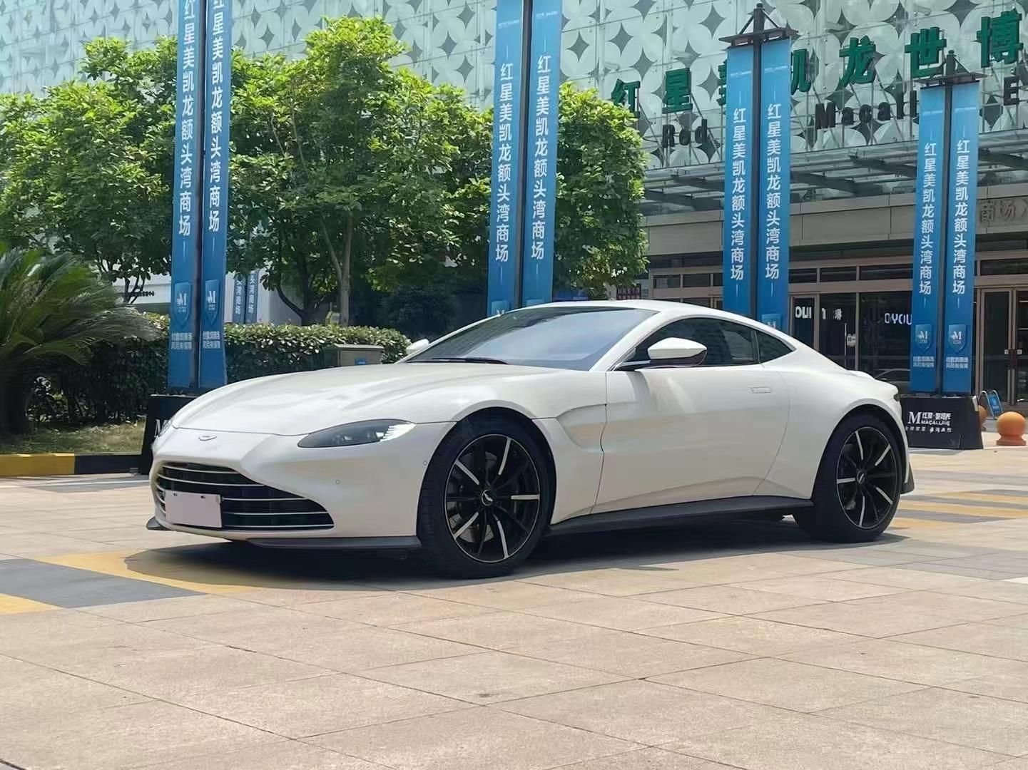 二手阿斯顿·马丁 V8 Vantage 白色/红色 2022款 4.0T V8 Coupe
