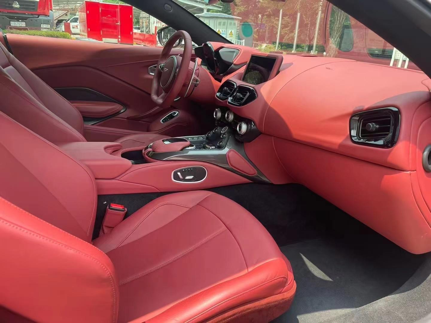 二手阿斯顿·马丁 V8 Vantage 白色/红色 2022款 4.0T V8 Coupe