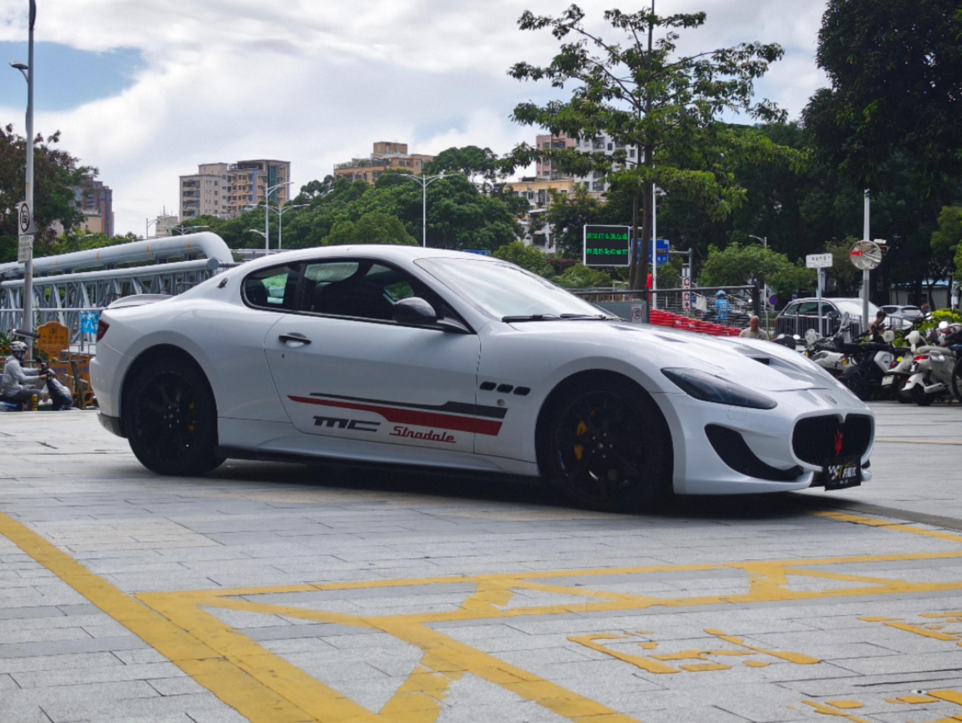 二手玛莎拉蒂 GranTurismo 蓝色/黑色 2013款 4.7L Sport Automatic