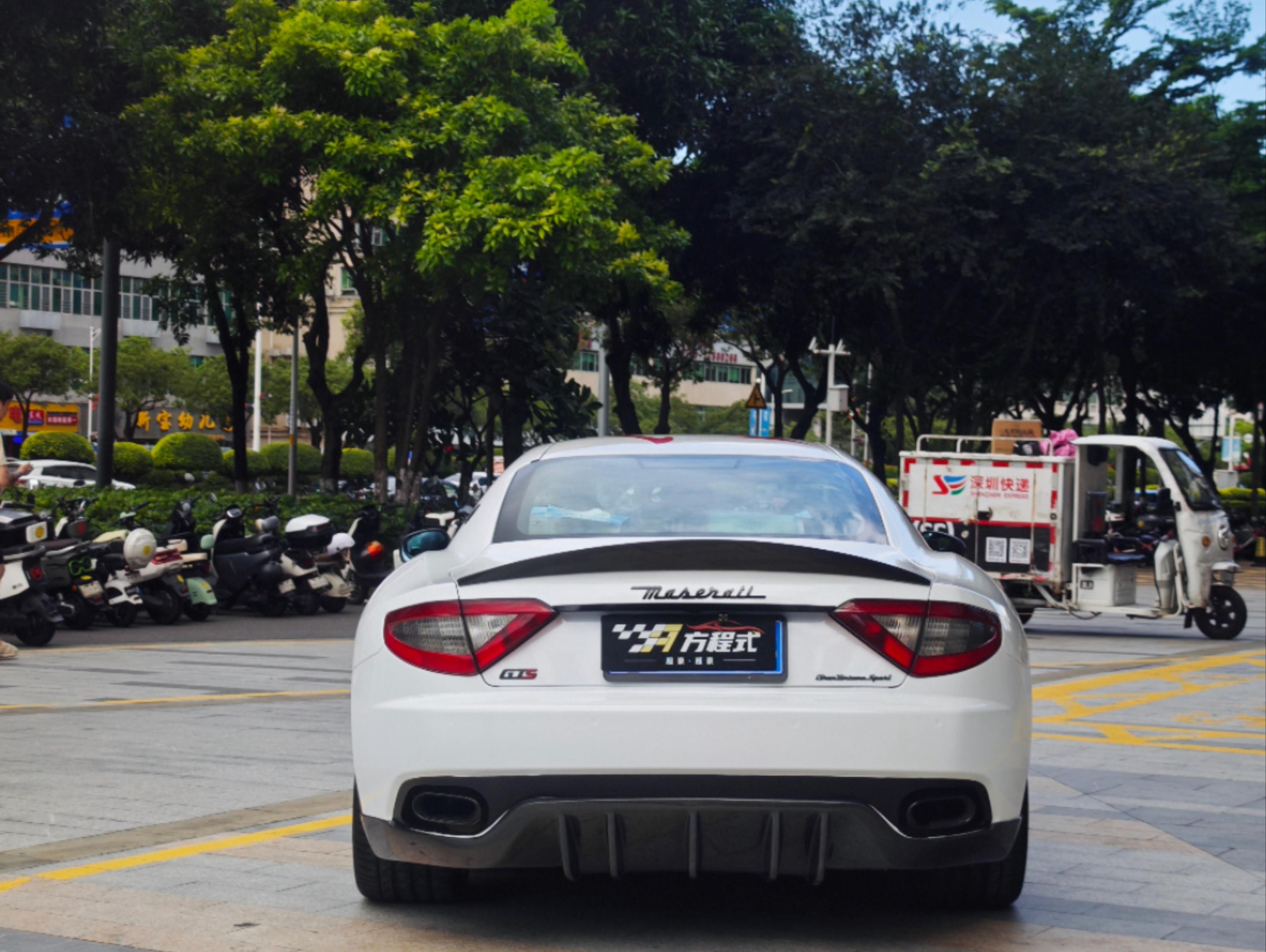 二手玛莎拉蒂 GranTurismo 蓝色/黑色 2013款 4.7L Sport Automatic