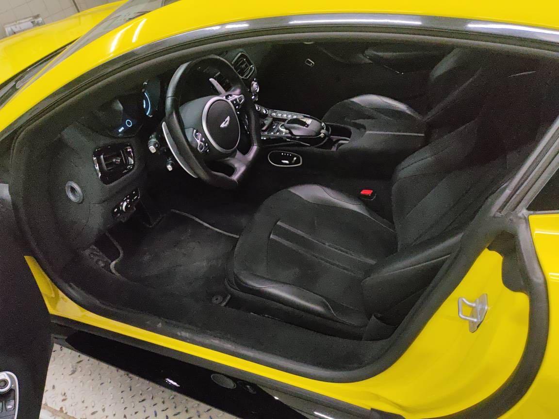 二手阿斯顿·马丁 V8 Vantage 灰色/黑色 2020款 4.0T V8 Coupe