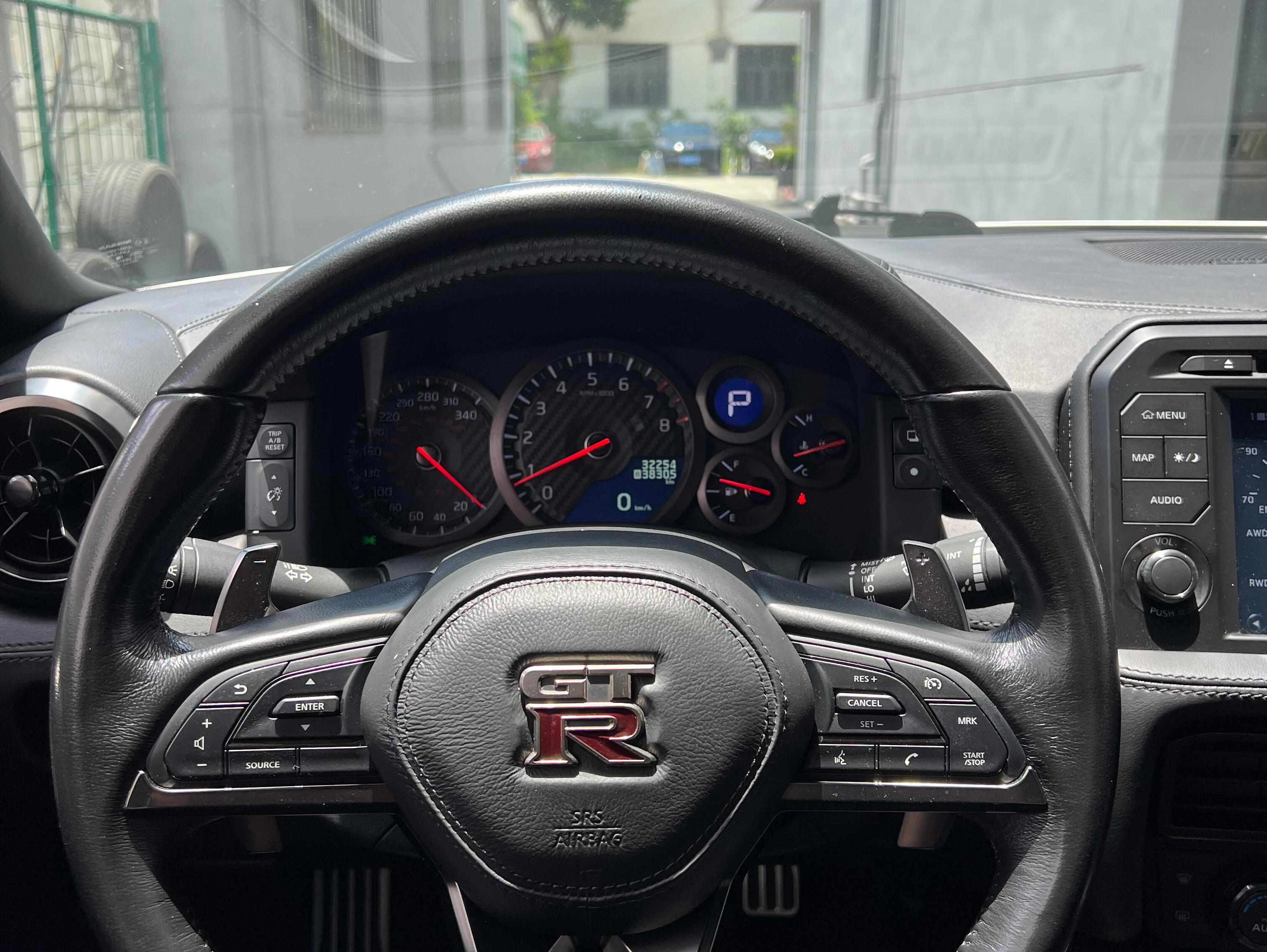 二手日产 GT-R 白色/黑色 2017款 3.8T