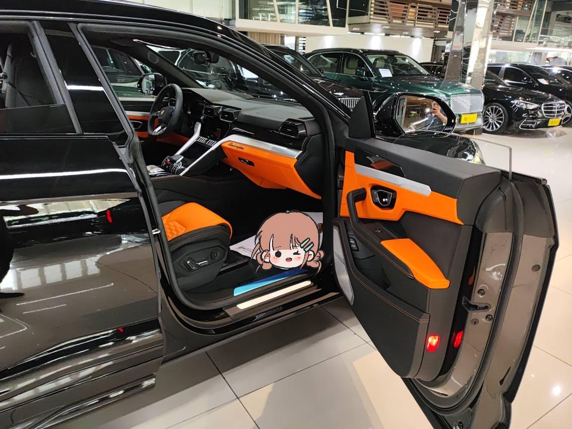 二手兰博基尼 Urus 黑色/黑橙 2021款 4.0T V8