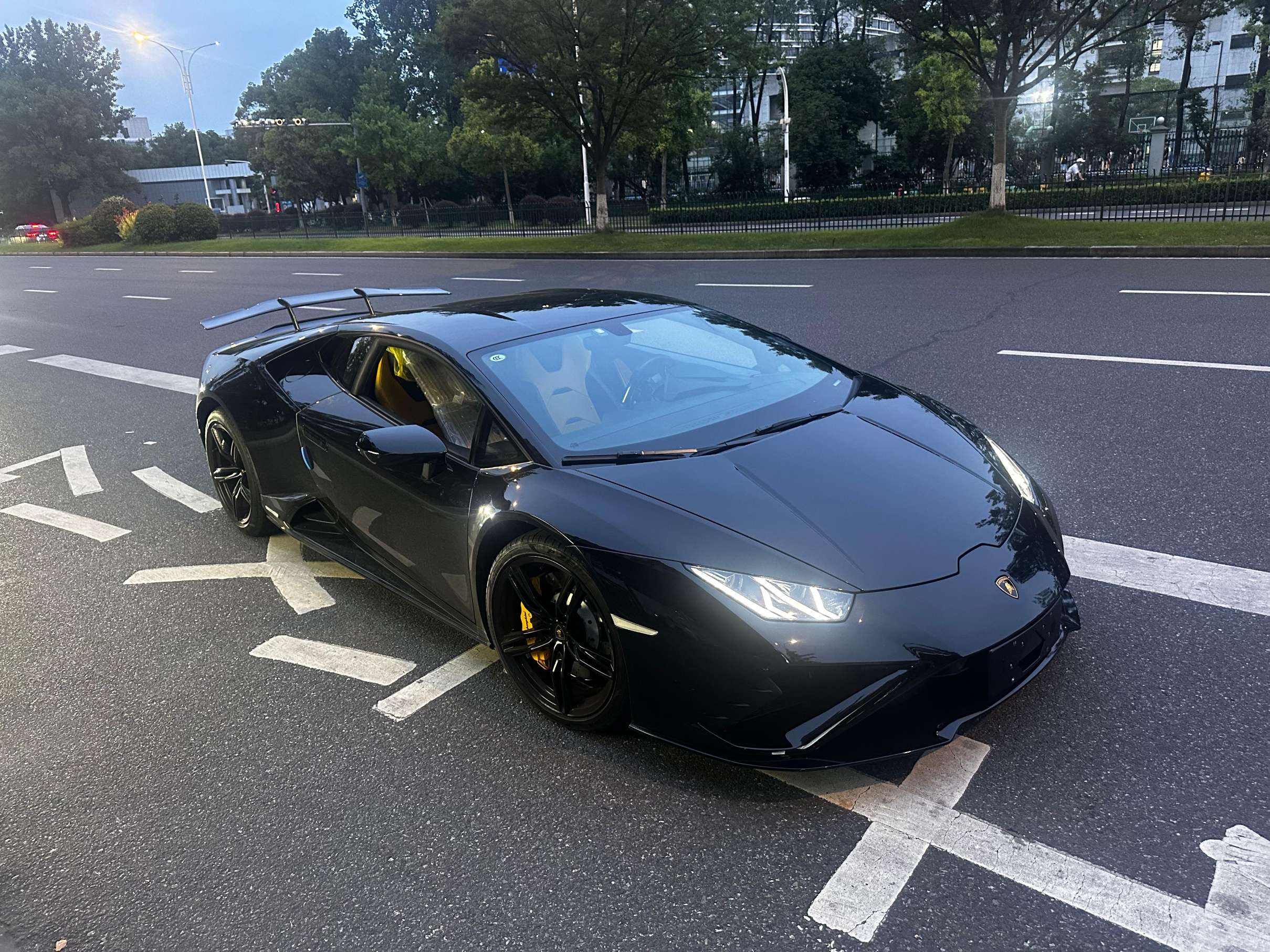 二手兰博基尼 Huracán 黑色/黄色 2020款 Huracán EVO RWD