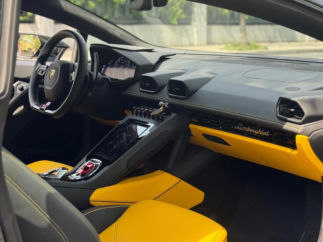 二手兰博基尼 Huracán 黑色/黄色 2020款 Huracán EVO RWD