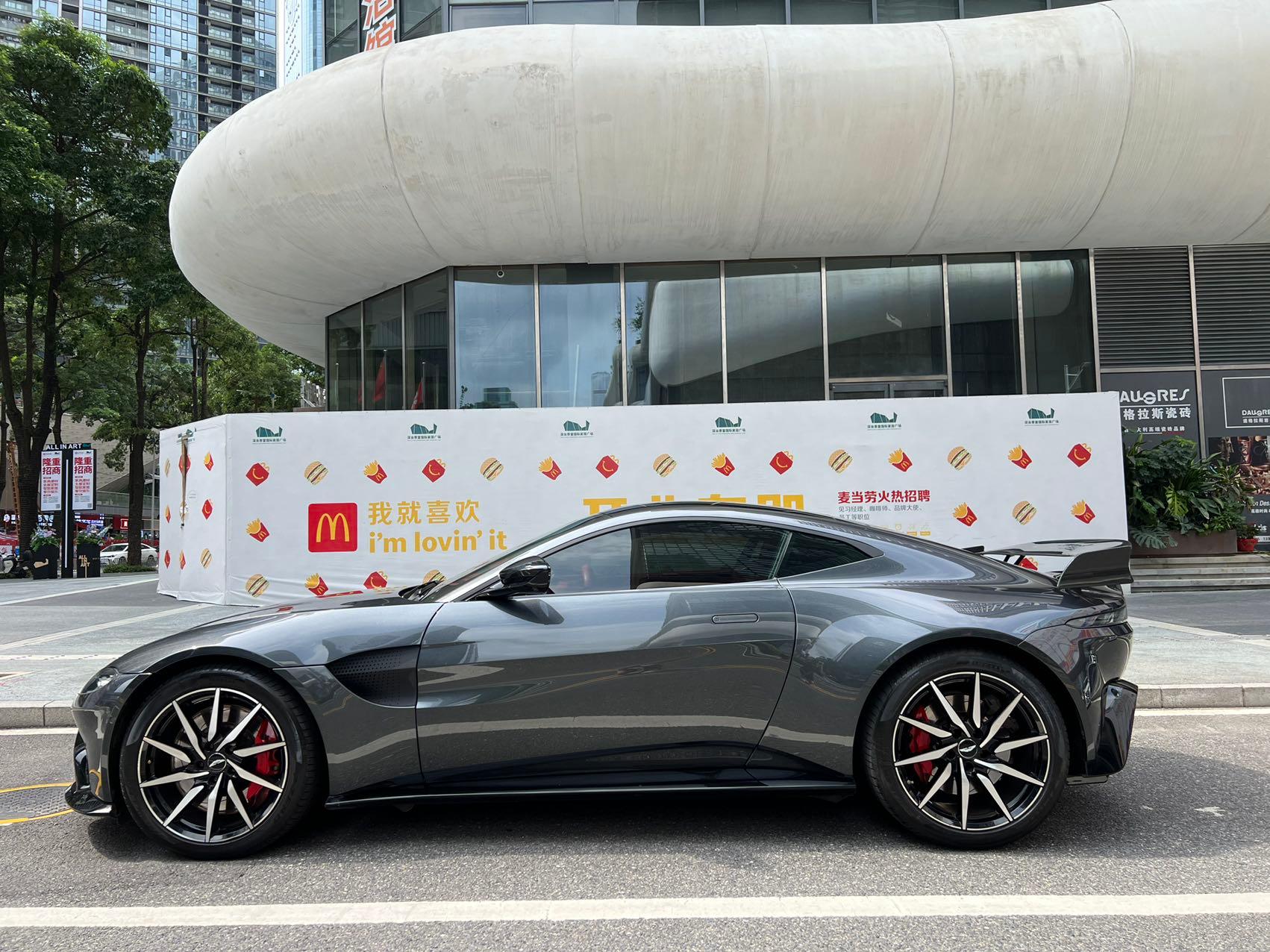 二手阿斯顿·马丁 V8 Vantage 灰色/红色 2022款 4.0T V8 Coupe