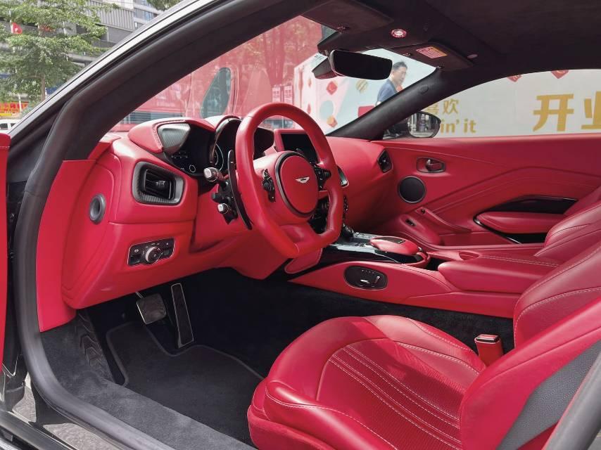二手阿斯顿·马丁 V8 Vantage 灰色/红色 2022款 4.0T V8 Coupe