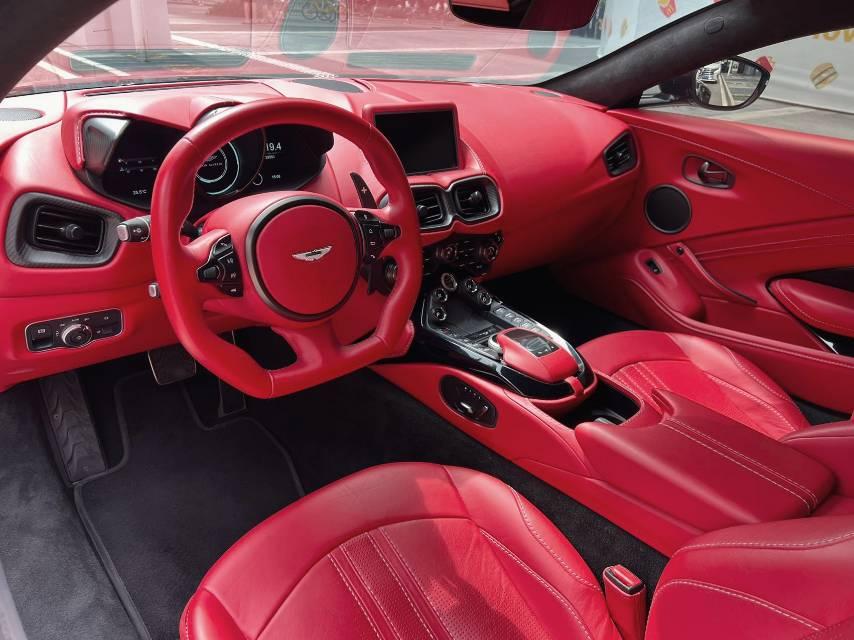 二手阿斯顿·马丁 V8 Vantage 灰色/红色 2022款 4.0T V8 Coupe