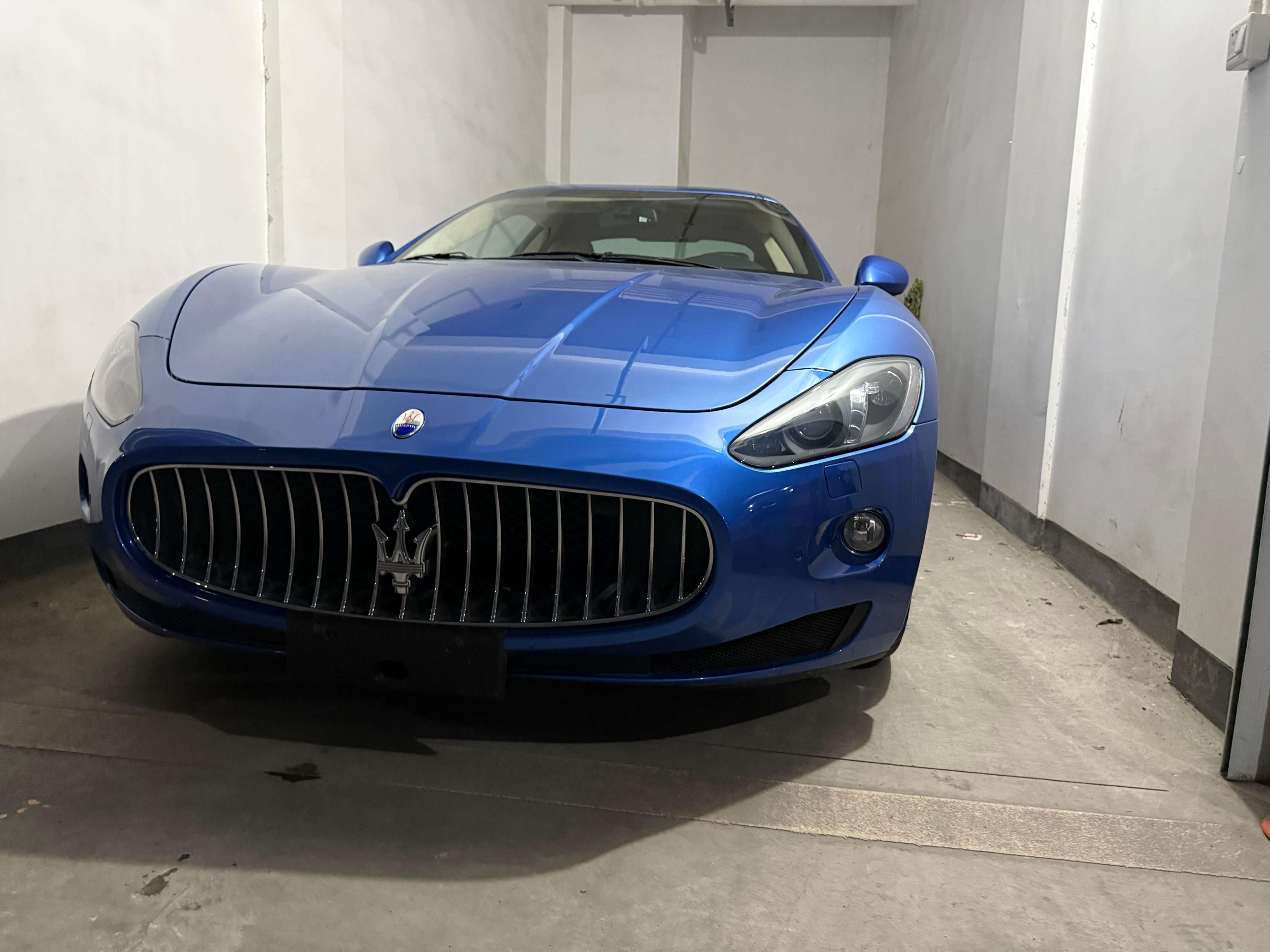 二手玛莎拉蒂 GranTurismo 炫蓝/棕色 2013款 4.2L 标准版