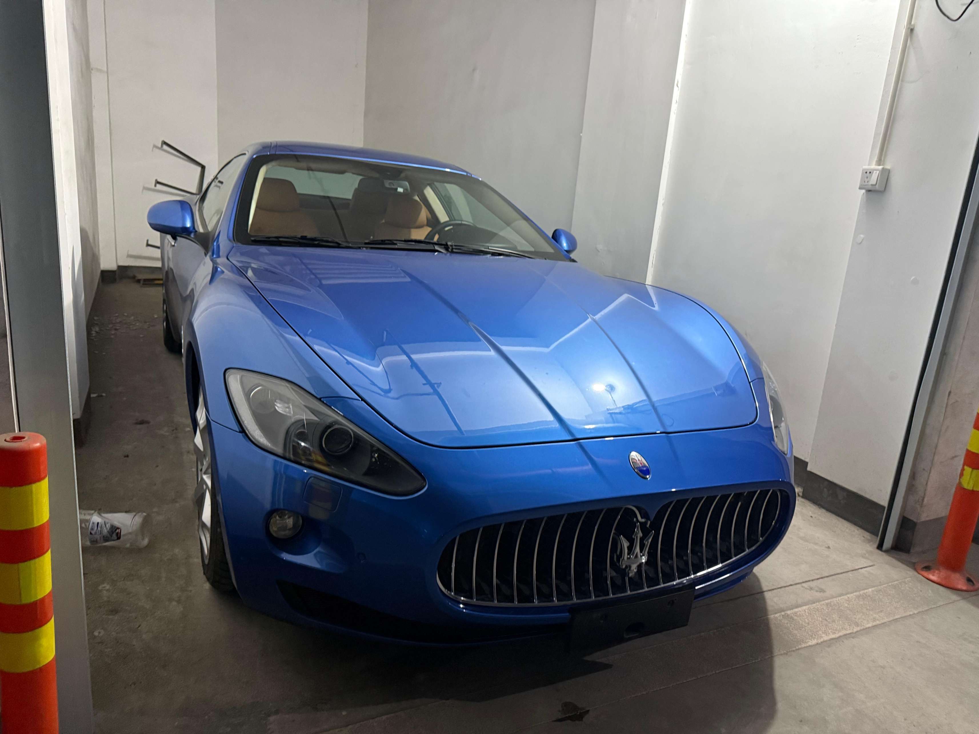 二手玛莎拉蒂 GranTurismo 炫蓝/棕色 2013款 4.2L 标准版