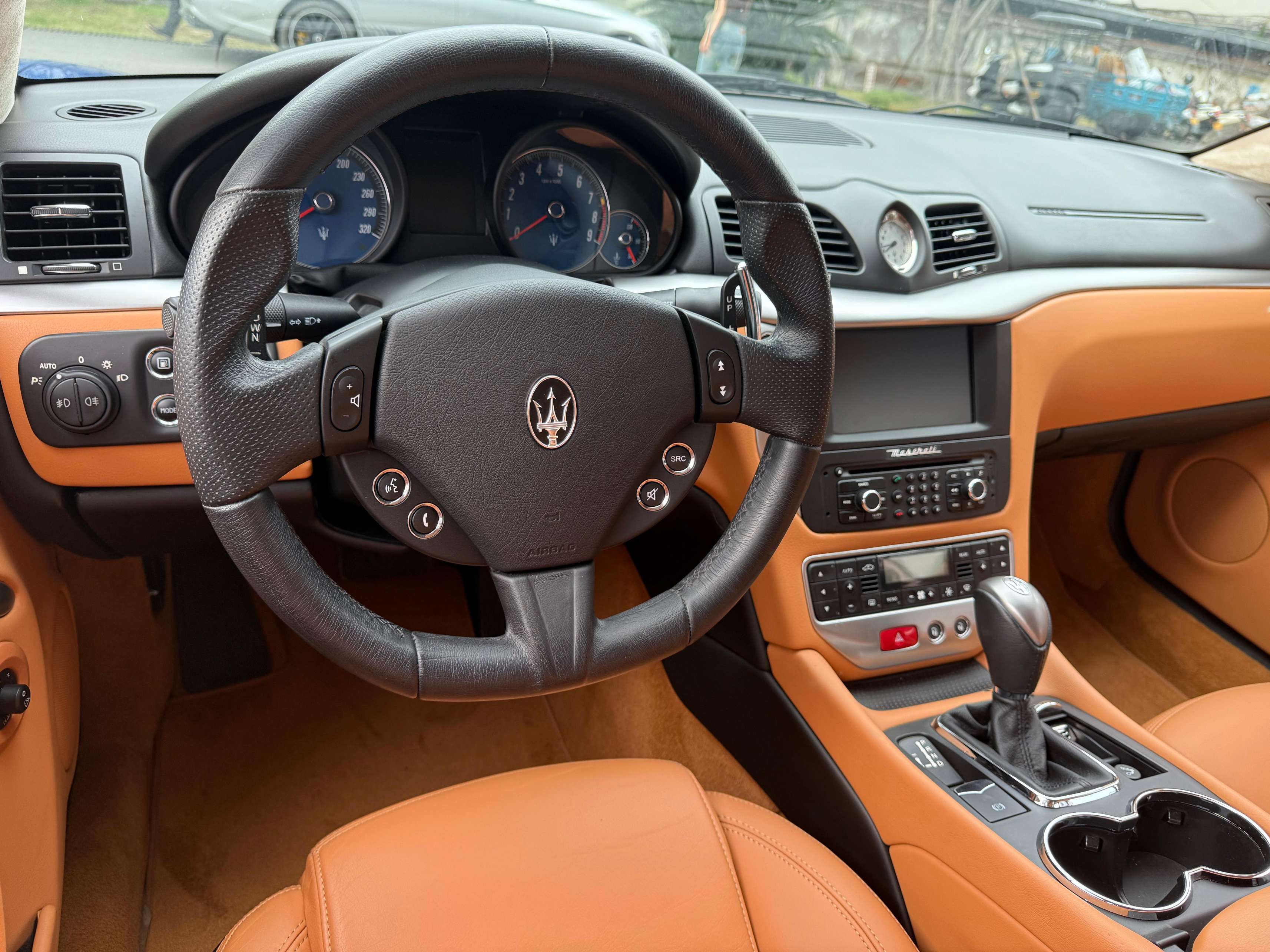 二手玛莎拉蒂 GranTurismo 炫蓝/棕色 2013款 4.2L 标准版