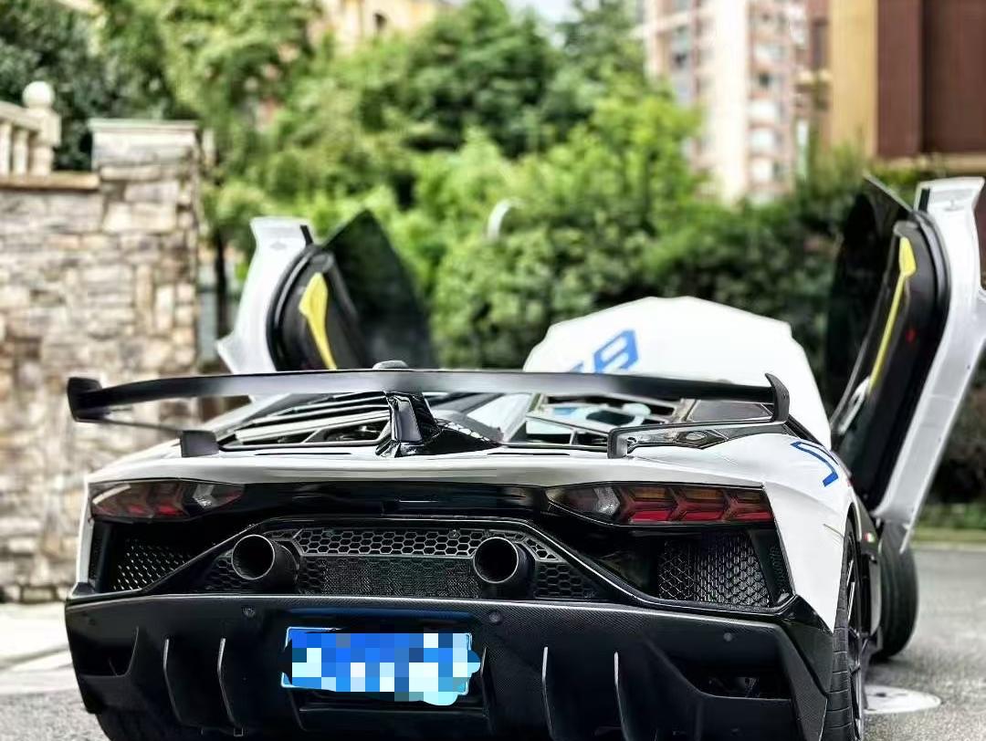 二手兰博基尼 Aventador 白色/黑色 2011款 LP 700-4