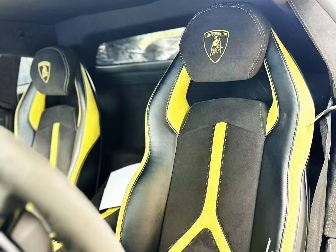 二手兰博基尼 Aventador 白色/黑色 2011款 LP 700-4