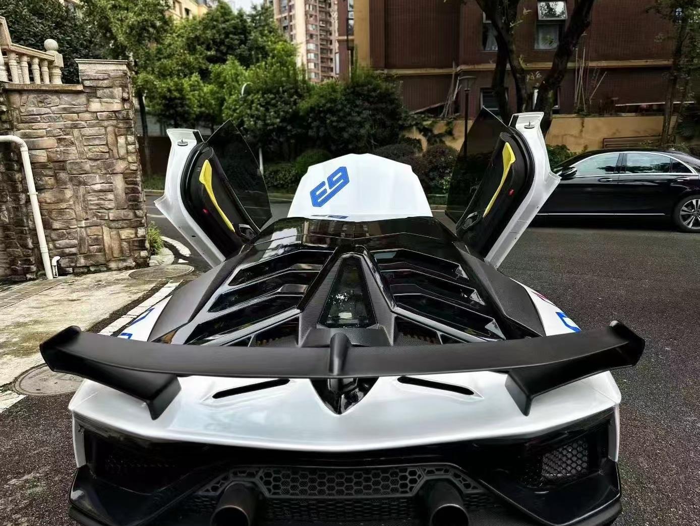 二手兰博基尼 Aventador 白色/黑色 2011款 LP 700-4