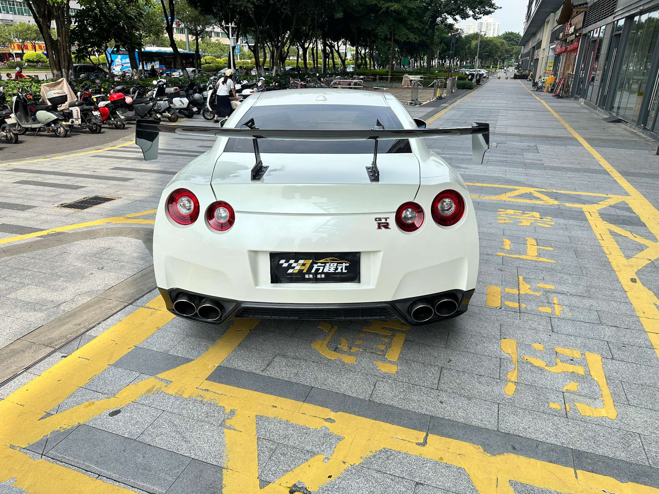 二手日产 GT-R 白色/黑色 GTR Premium Edition  中规版