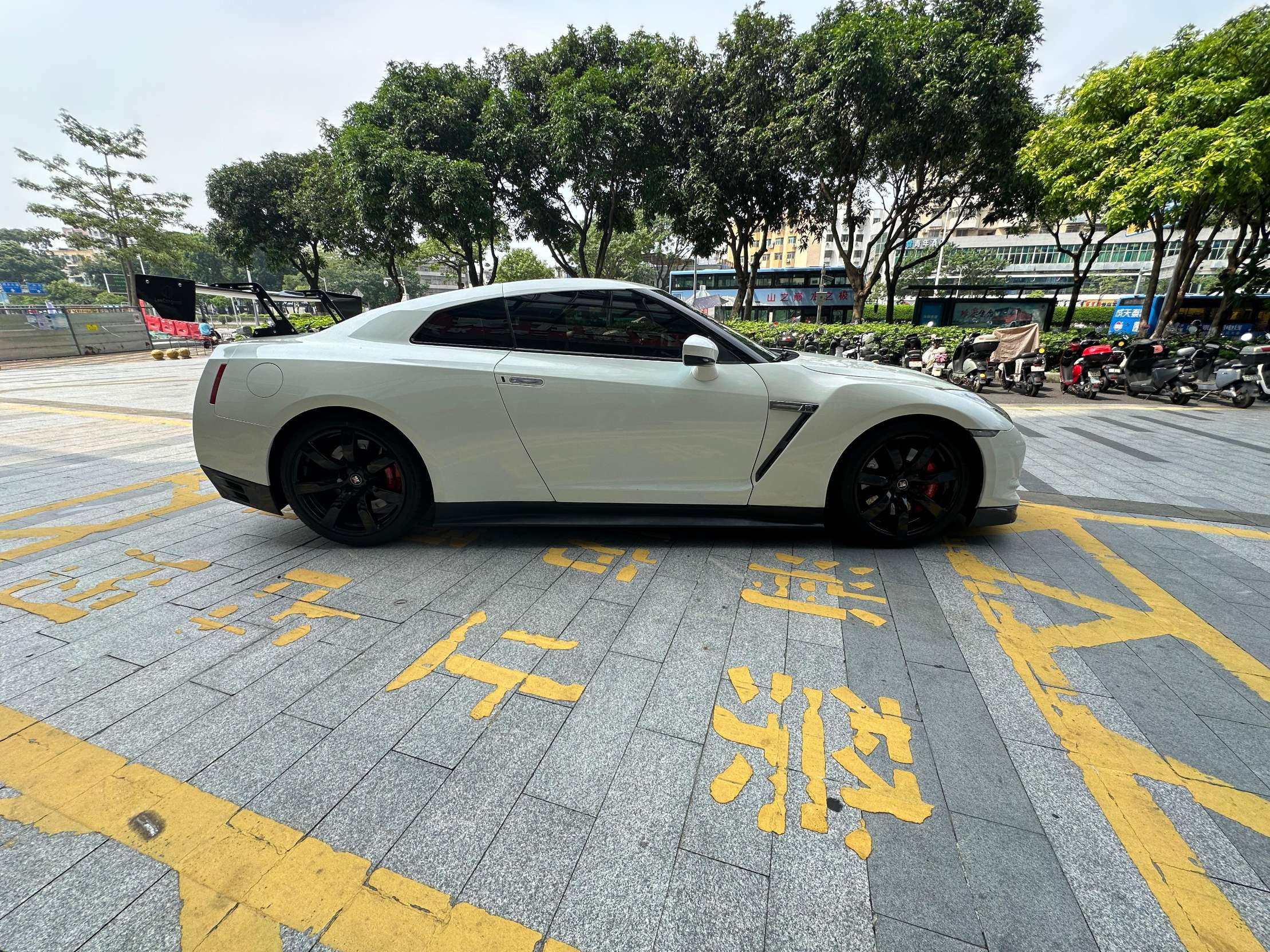 二手日产 GT-R 白色/黑色 GTR Premium Edition  中规版