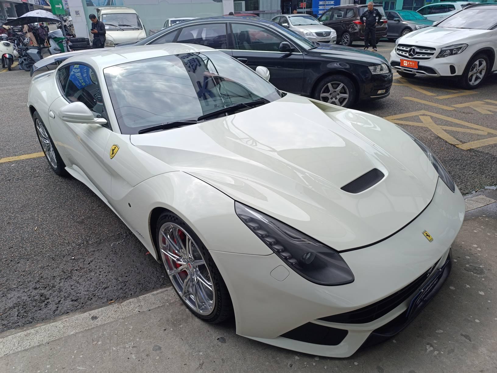二手法拉利 F12berlinetta 白色/红色 2013款 6.3L 标准型