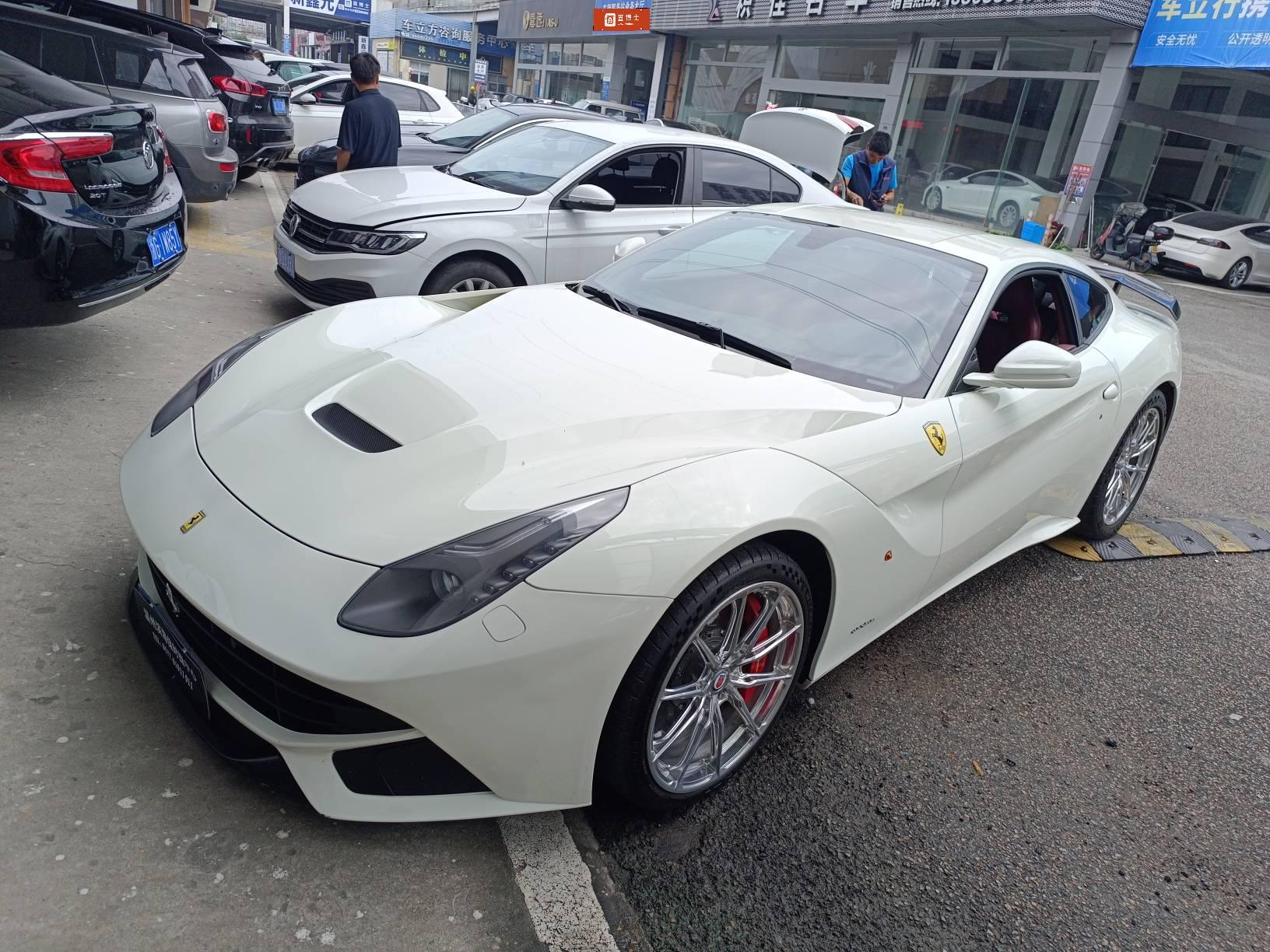 二手法拉利 F12berlinetta  白色/红色 2013款 6.3L 标准型