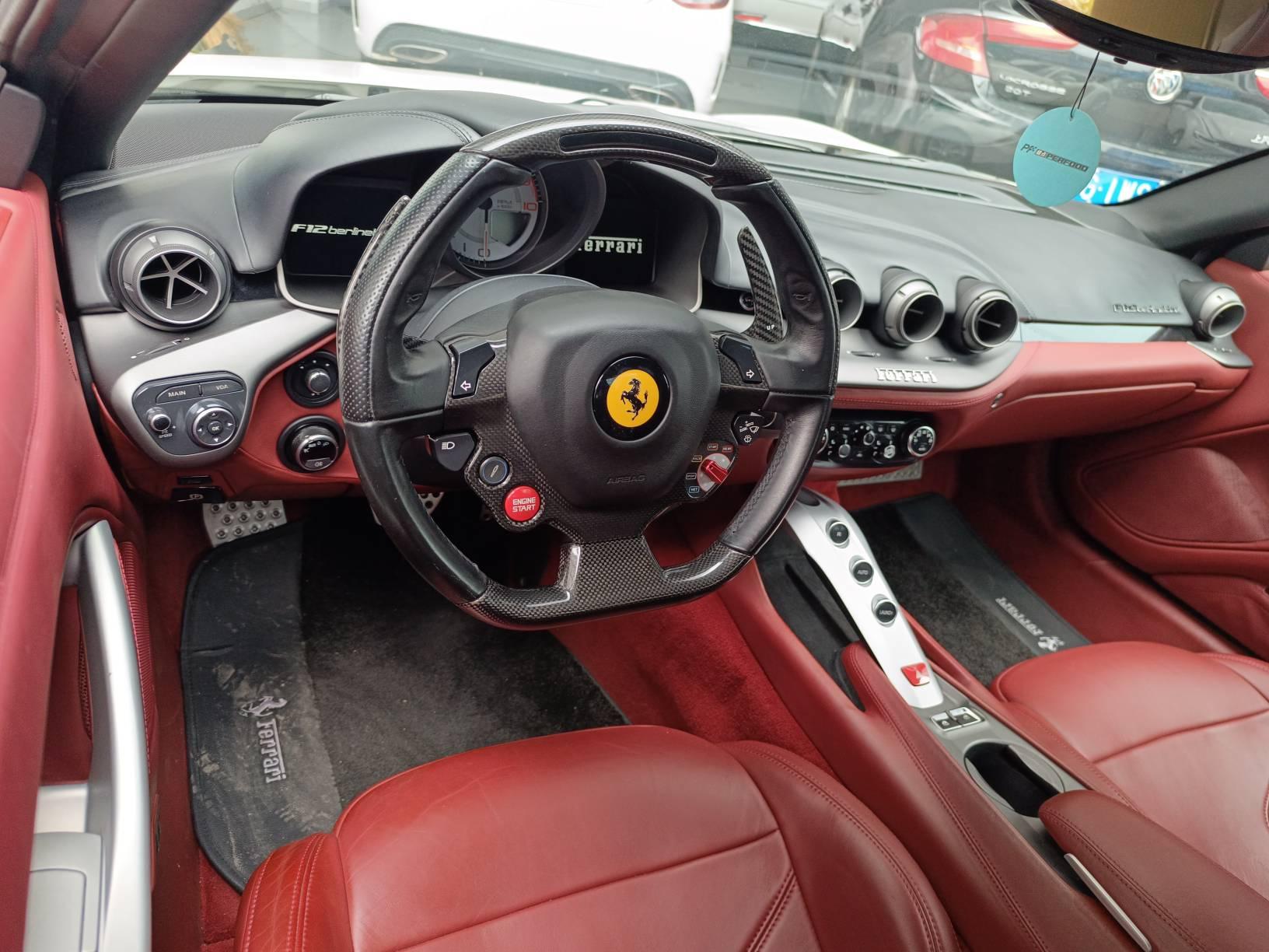 二手法拉利 F12berlinetta 白色/红色 2013款 6.3L 标准型