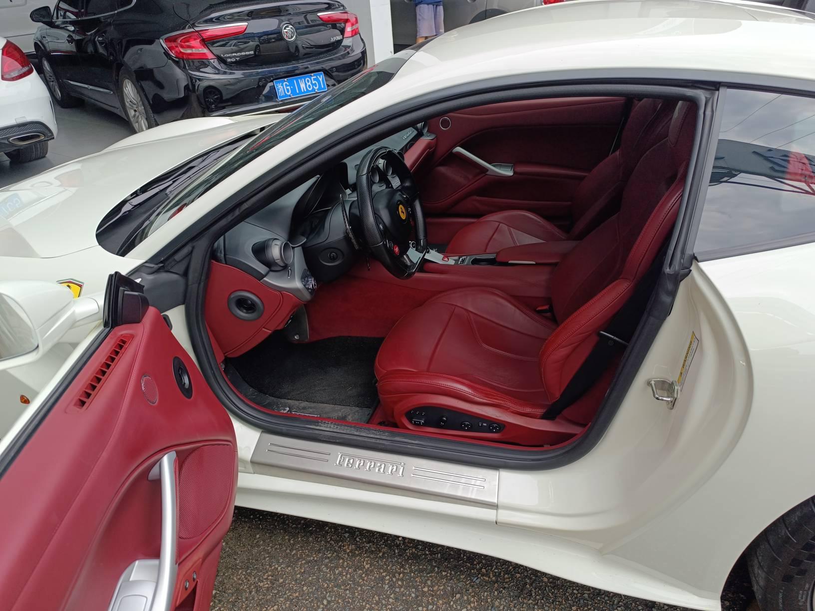二手法拉利 F12berlinetta 白色/红色 2013款 6.3L 标准型