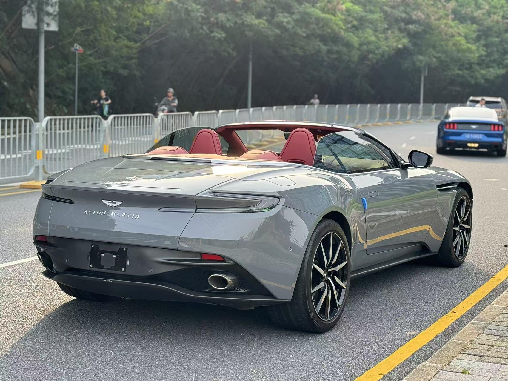 二手阿斯顿·马丁 DB11 水泥灰/红色 2022款 4.0T V8 Volante