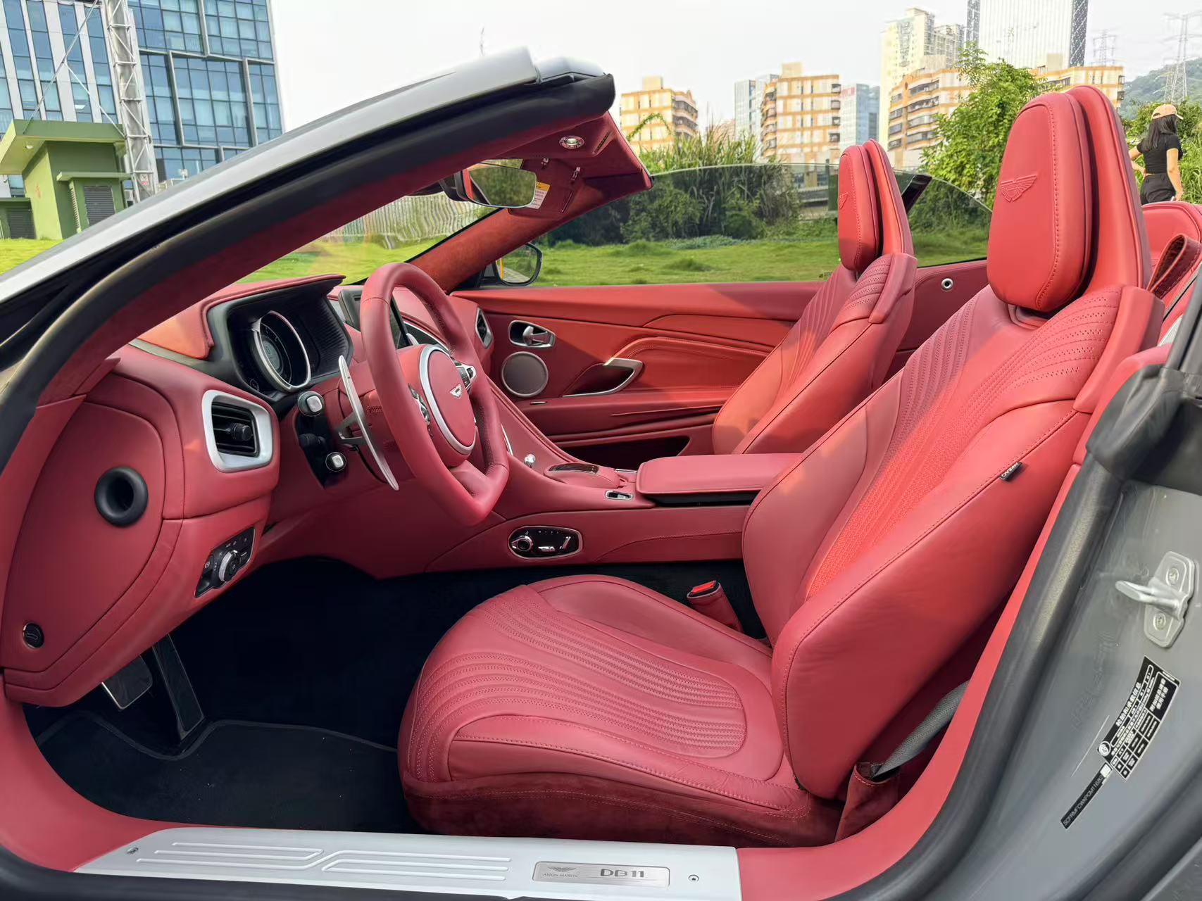 二手阿斯顿·马丁 DB11 水泥灰/红色 2022款 4.0T V8 Volante