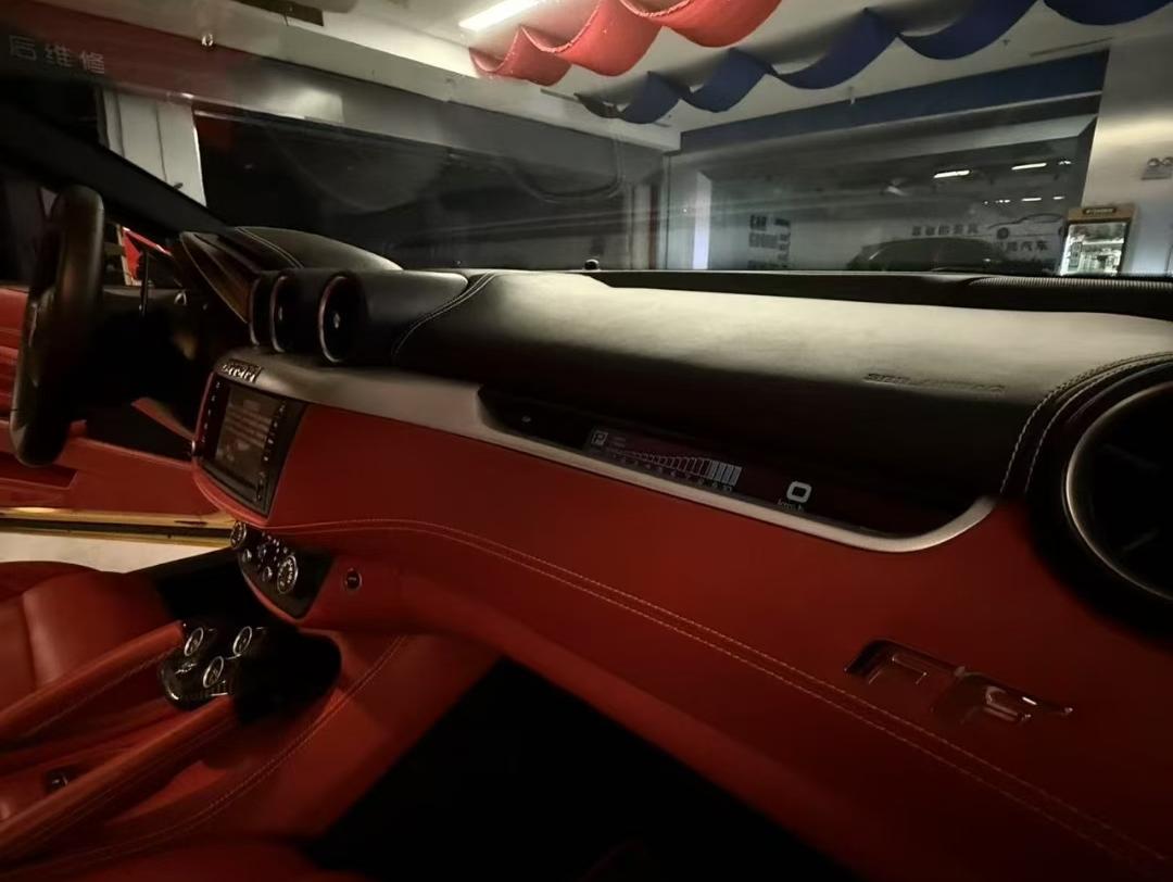 二手法拉利 FF 黄色/黑红 2012款 6.3L V12