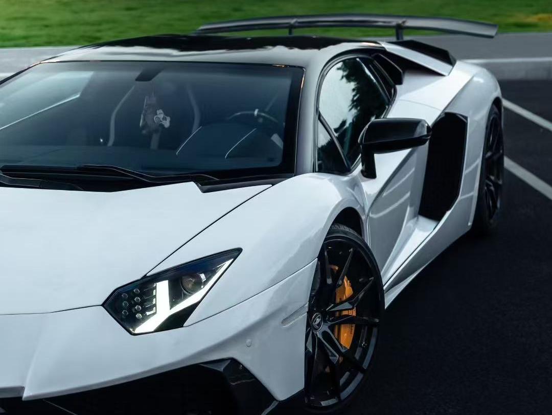 二手兰博基尼 Aventador 白色/黑色 2011款 LP 700-4