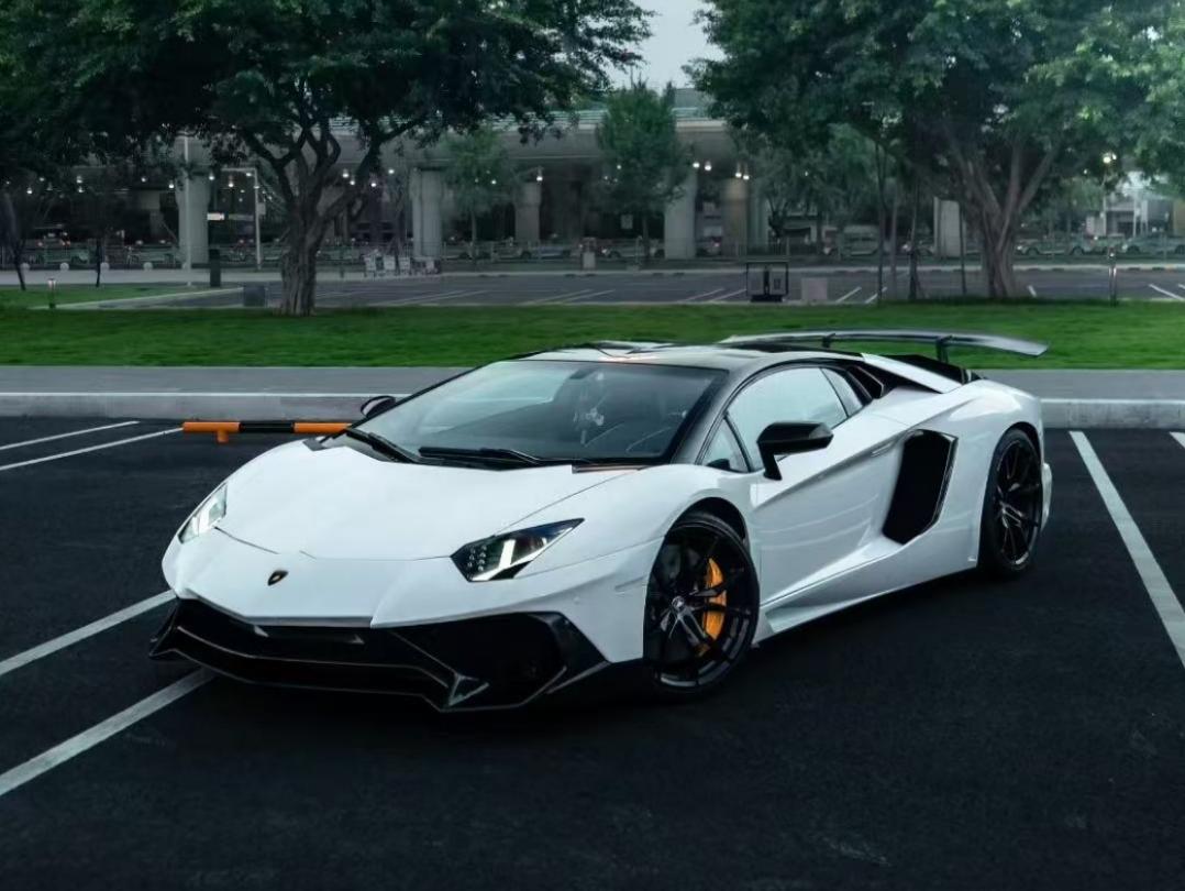 二手兰博基尼 Aventador 白色/黑色 2011款 LP 700-4