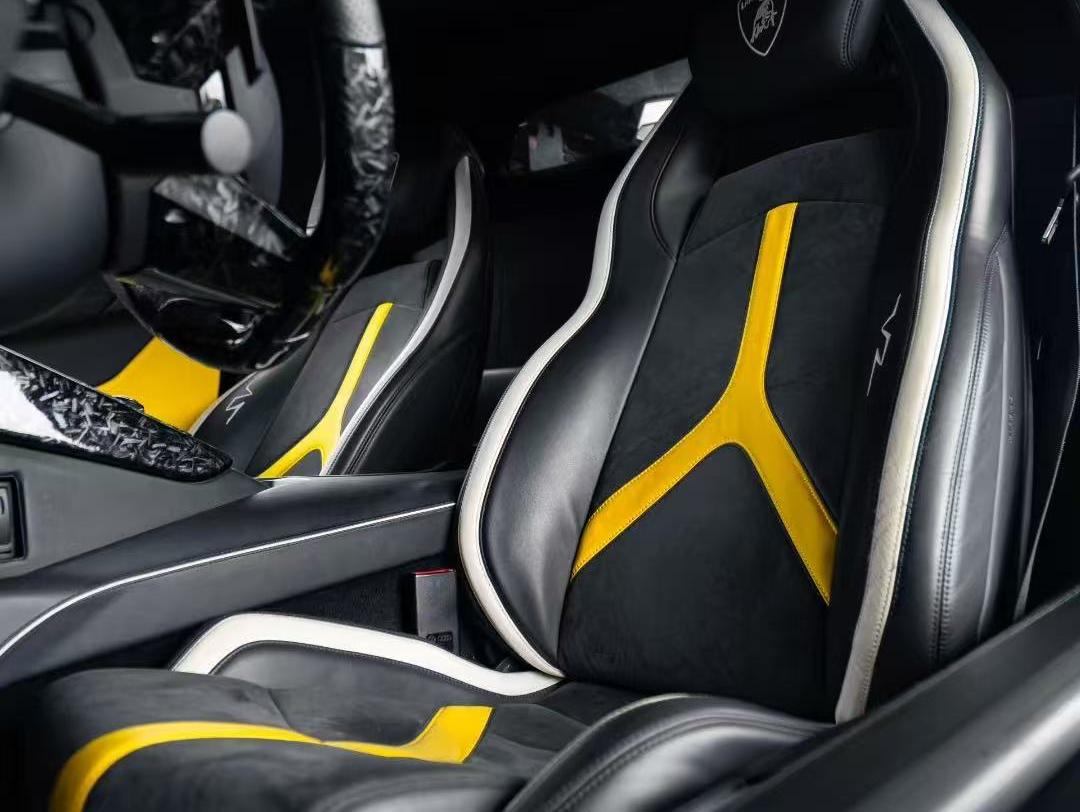 二手兰博基尼 Aventador 白色/黑色 2011款 LP 700-4