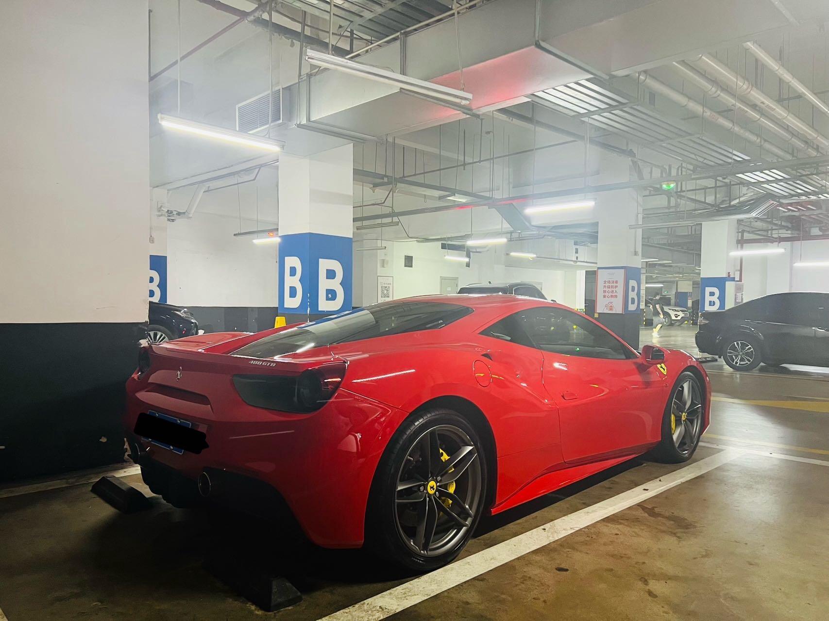 二手法拉利 488 红色/黑色 2015款 488 GTB