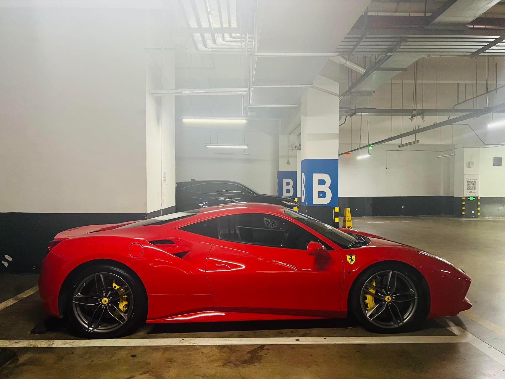 二手法拉利 488 红色/黑色 2015款 488 GTB