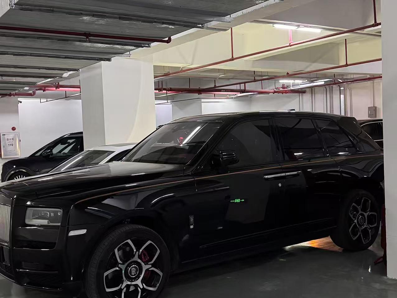 二手劳斯莱斯 库里南 黑色/橙色 2020款 Black Badge