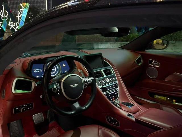 二手阿斯顿·马丁 DB11 黑色/红色 2019款 4.0T V8 Coupe
