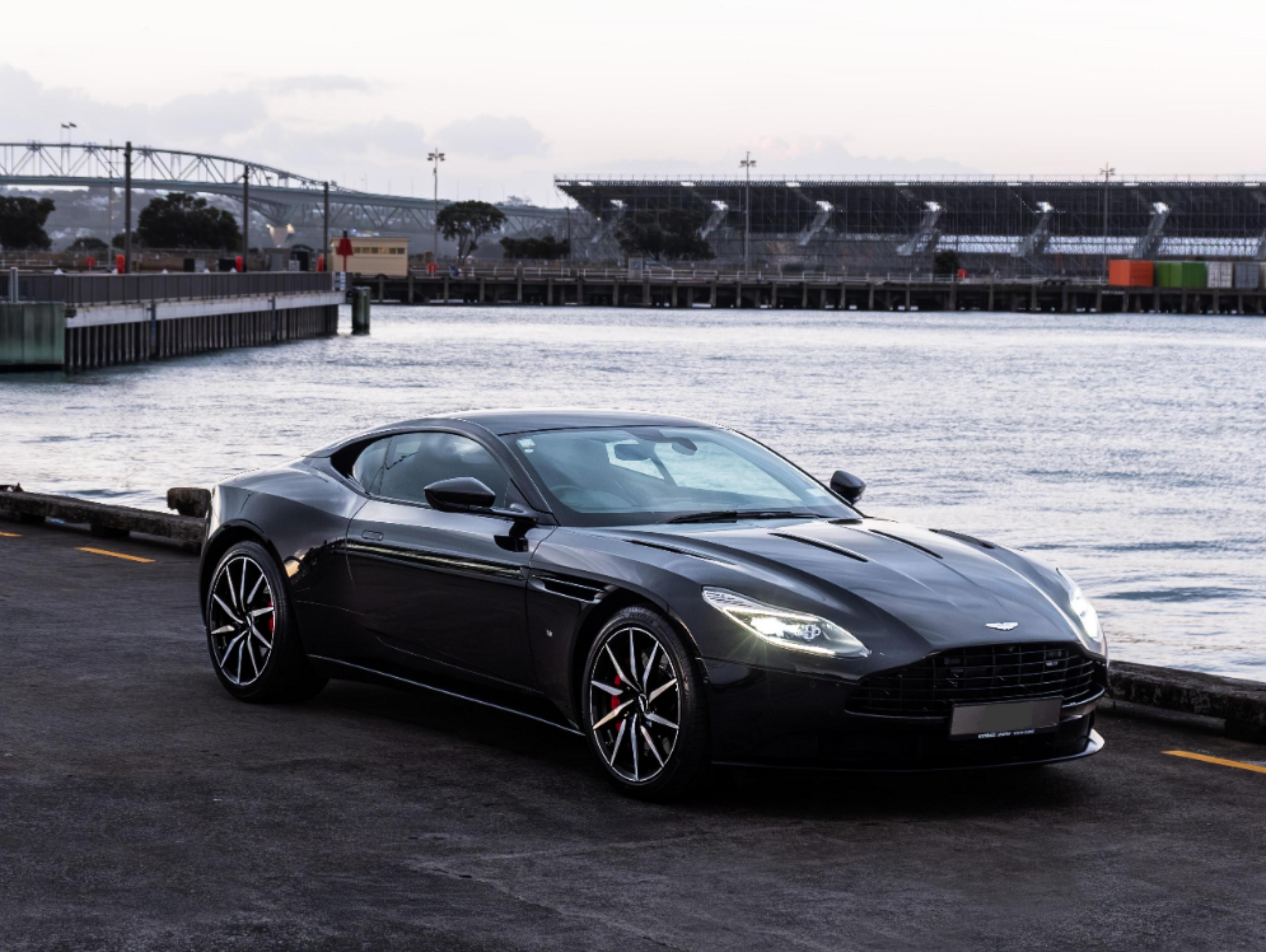 二手阿斯顿·马丁 DB11 黑色/红色 2019款 4.0T V8 Coupe