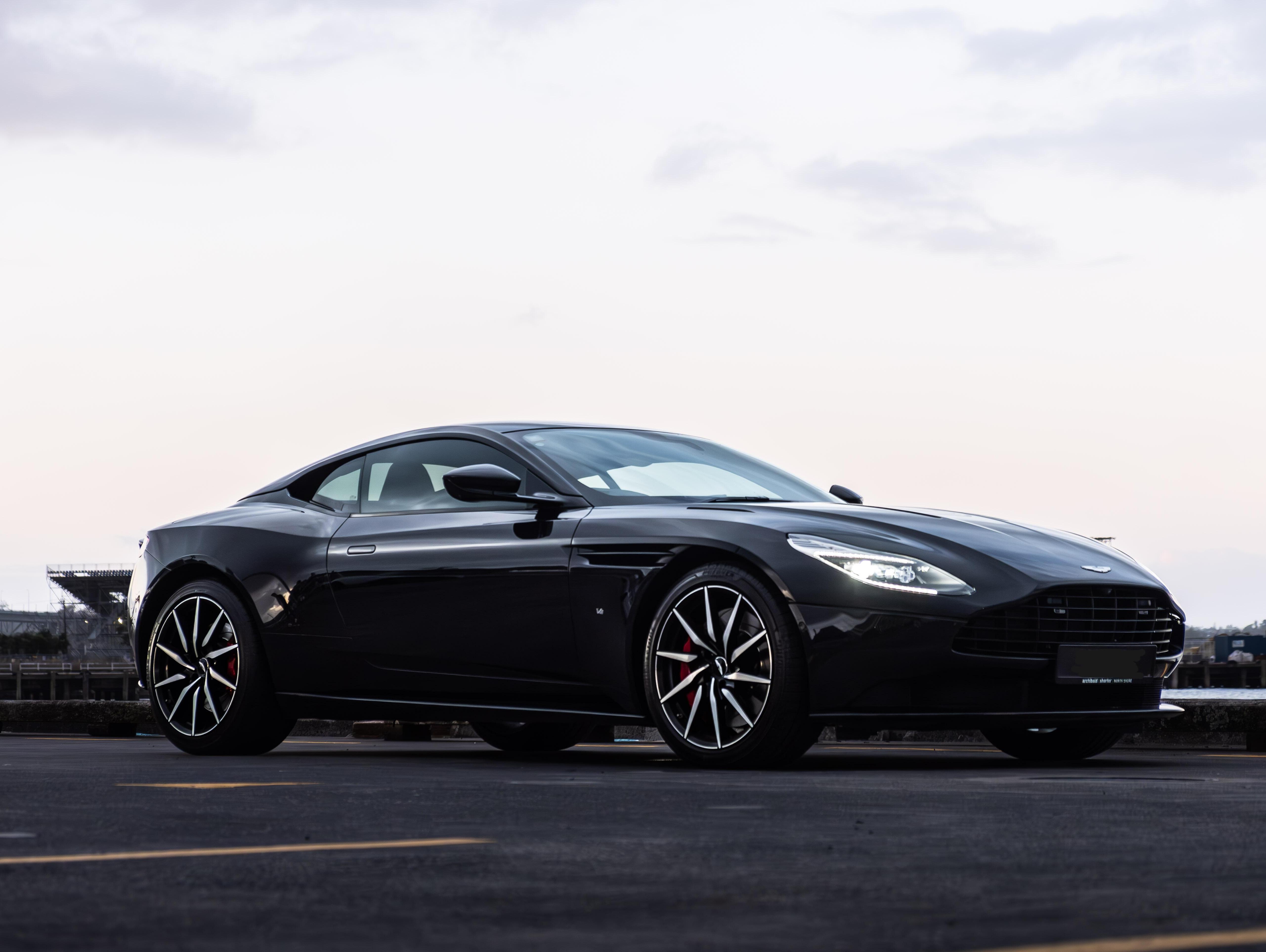 二手阿斯顿·马丁 DB11 黑色/红色 2019款 4.0T V8 Coupe