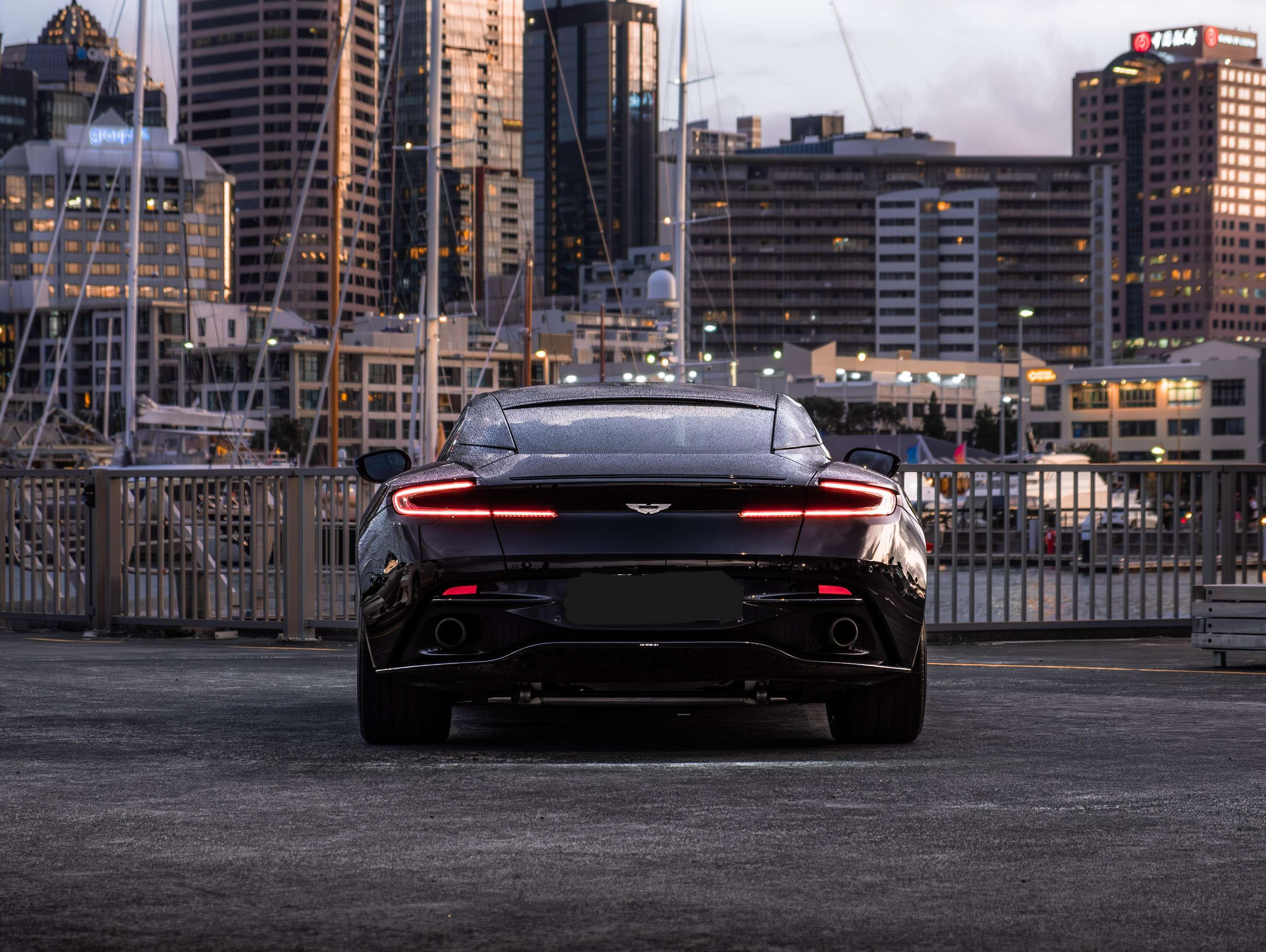 二手阿斯顿·马丁 DB11 黑色/红色 2019款 4.0T V8 Coupe